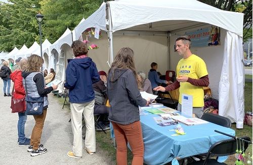 Image for article Quebec, Canada: la Falun Dafa si unisce a molteplici eventi comunitari 