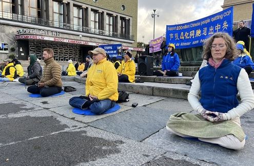 Image for article Göteborg, Svezia: dignitari sostengono la manifestazione che celebra 400 milioni di persone che si sono ritirate dal Partito Comunista Cinese 