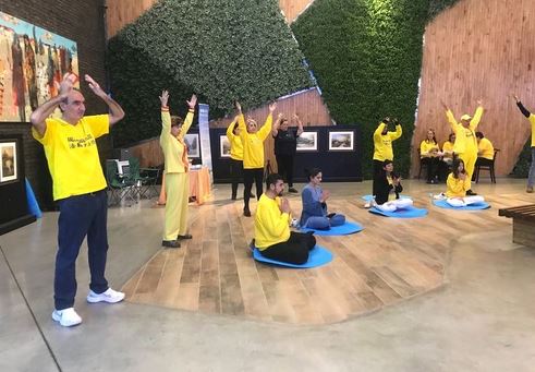 Image for article Ankara, Turchia: introduzione alla Falun Dafa in un centro commerciale 