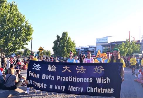 Image for article Australia occidentale: performance ispiratrice dei praticanti del Falun Gong nella parata di Natale 