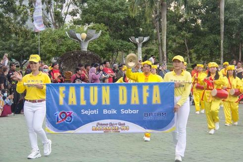 Image for article Batam, Indonesia: i praticanti della Falun Dafa invitati a partecipare alla parata per il 193° anniversario della città