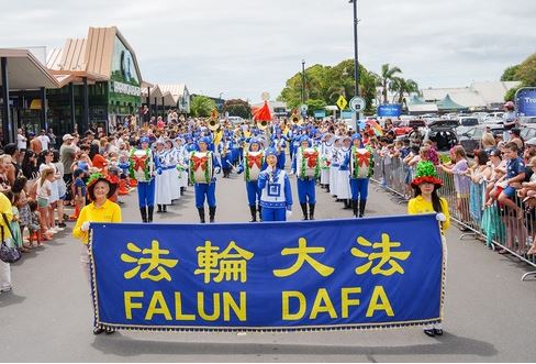 Image for article Nuova Zelanda: i praticanti del Falun Gong partecipano a venti parate natalizie e ottengono riconoscimenti 