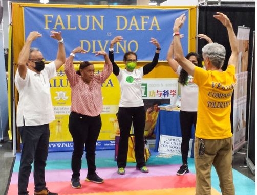 Image for article Porto Rico: i partecipanti dell'Expo Baby Boomers felici di imparare la Falun Dafa 