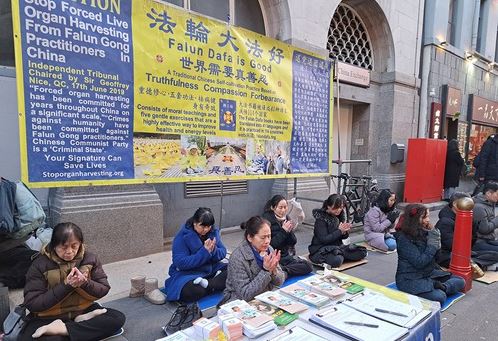 Image for article Londra, Regno Unito: i praticanti sensibilizzano sulla persecuzione durante il Capodanno cinese