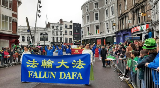 Image for article Irlanda: La Falun Dafa nelle parate del giorno di San Patrizio a Cork e Limerick