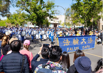 Image for article California, Stati Uniti: Gli spettatori elogiano la Tian Guo Marching Band come la migliore partecipazione alla parata della UC Davis