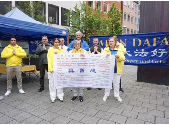 Image for article Norimberga, Germania: I praticanti della Falun Dafa celebrano la Giornata Mondiale della Falun Dafa