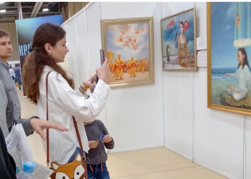 Image for article Russia: Oltre diecimila persone ammirano le opere della mostra internazionale “L'Arte di Zhen Shan Ren”