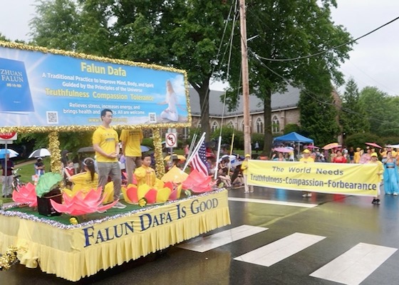 Image for article Virginia, USA: La Falun Dafa è stata accolta alla parata del Memorial Day di Falls Church