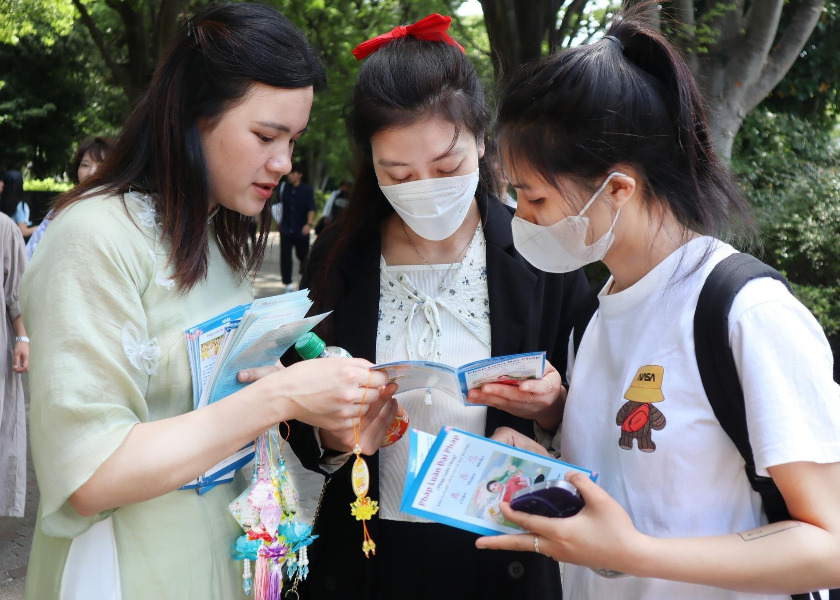 Image for article Tokyo, Giappone: Presentazione della Falun Dafa al Festival del Vietnam nel Parco Yoyogi