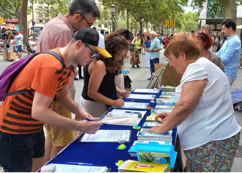 Image for article Barcellona, Spagna: Le persone firmano una petizione per porre fine alla persecuzione