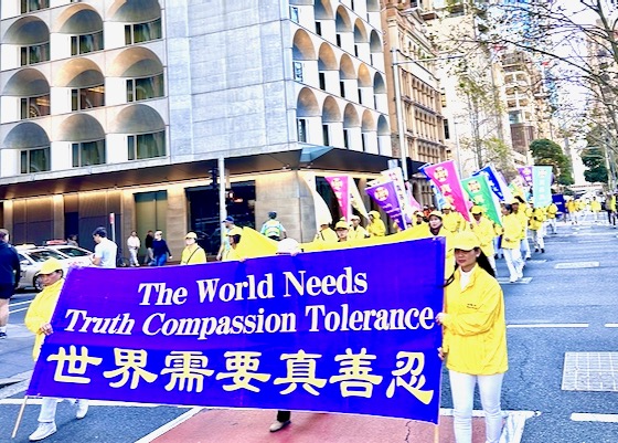 Image for article Sydney, Australia: Il pubblico sostiene l’evento e la parata per protestare contro i 24 anni di persecuzione della Falun Dafa
