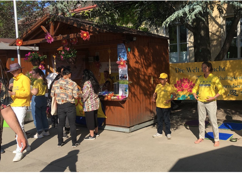 Image for article Austria: I praticanti svolgono attività in diverse città per sensibilizzare sulla persecuzione in corso dei praticanti del Falun Gong in Cina