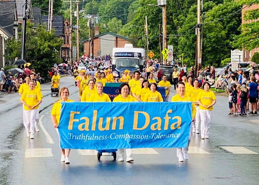 Image for article Vermont, Stati Uniti: La Falun Dafa accolta calorosamente alla parata del Giorno dell’Indipendenza