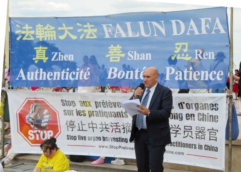 Image for article Parigi: La manifestazione per i 24 anni di sforzi per porre fine alla persecuzione del Falun Gong attira il sostegno del pubblico
