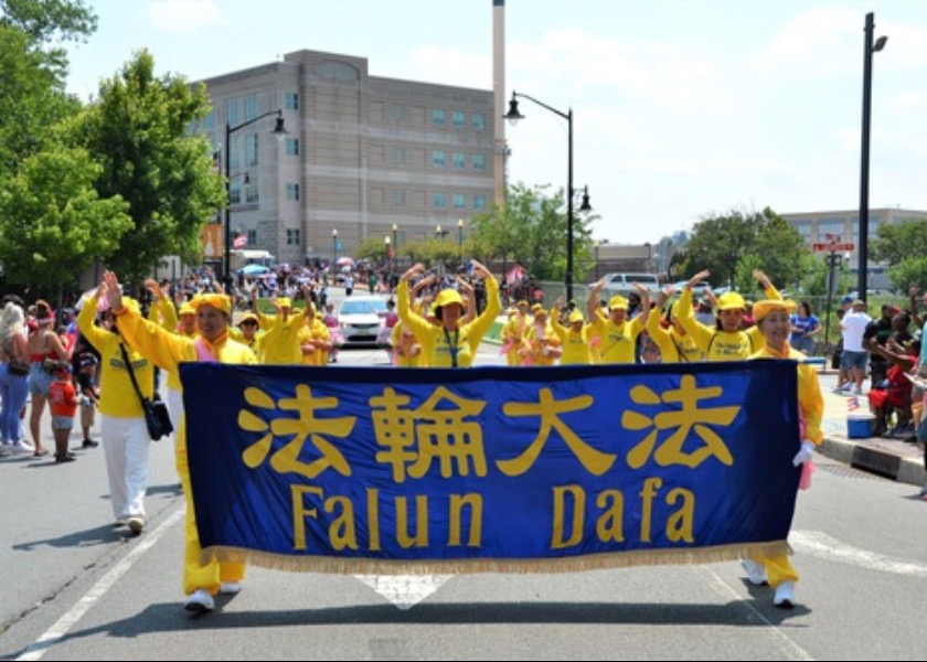 Image for article Trenton, New Jersey: La Falun Dafa è stata accolta calorosamente in un festival e in una parata locali