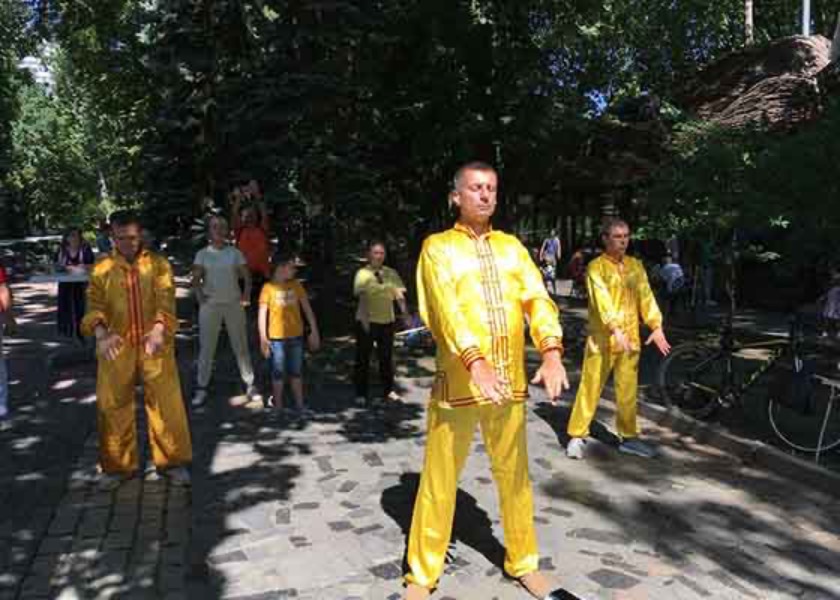 Image for article Dnipro, Ucraina: Presentazione del Falun Gong alla fiera del fitness