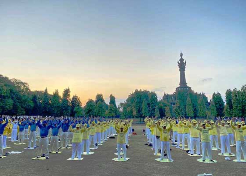Image for article Bali, Indonesia: La Falun Dafa accolta alla parata del Giorno dell’Indipendenza