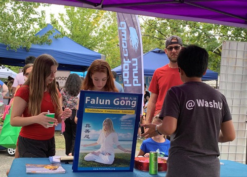 Image for article Missouri, Stati Uniti: Introduzione al Falun Gong al Greentree Festival