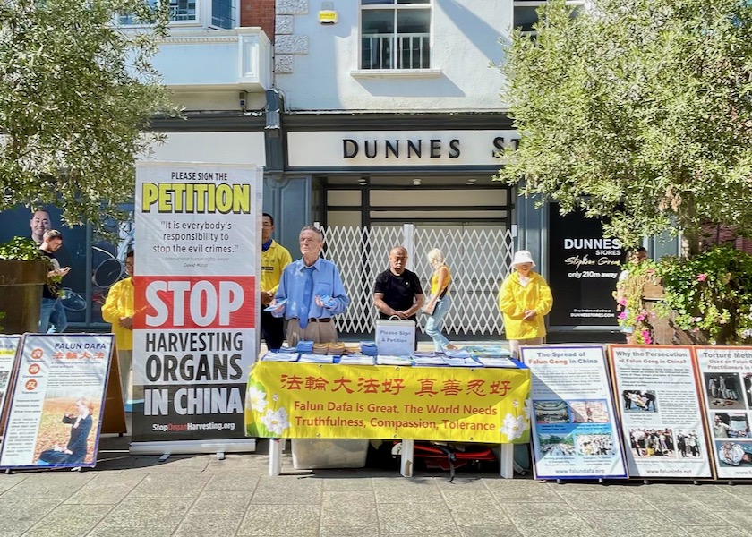 Image for article Cinesi in Irlanda interessati alla Falun Dafa: “Continuate così!”
