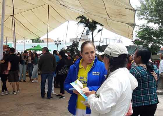 Image for article San Agustín Tlaxco, Messico: La gente apprezza la Falun Dafa alla fiera annuale