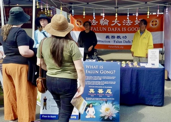 Image for article Australia: I residenti esprimono il proprio sostegno alla Falun Dafa durante il Festival della Primavera di Springwood