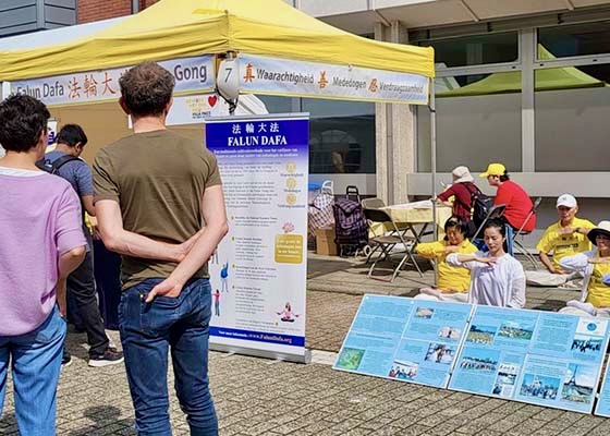 Image for article Belgio: La Falun Dafa raccoglie consensi durante i festeggiamenti per la pace