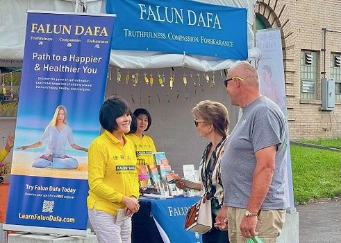 Image for article New York: La Falun Dafa ben accolta alla Fiera dello Stato di New York