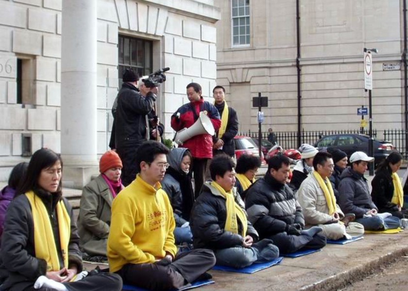 Image for article Regno Unito: 21 anni di protesta pacifica continua presso l'Ambasciata cinese