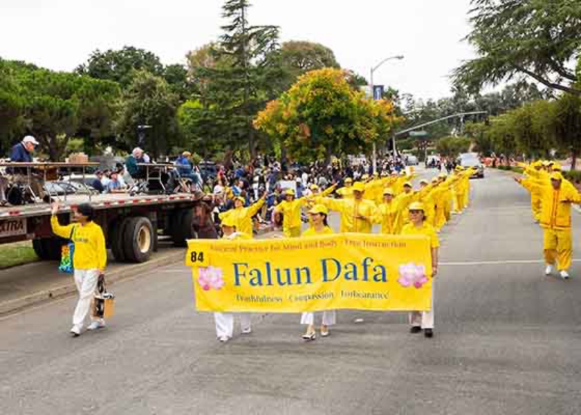 Image for article Newark, California: Spettatori della parata lodano la Falun Dafa per aver portato gioia