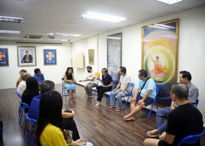 Image for article Singapore: Nuovi studenti imparano il significato della vita durante le lezioni dei nove giorni della Falun Dafa