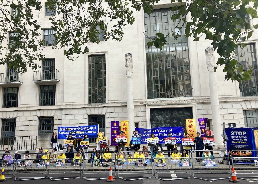 Image for article Inghilterra: Una protesta pacifica all’Ambasciata cinese di Londra espone la persecuzione della Falun Dafa
