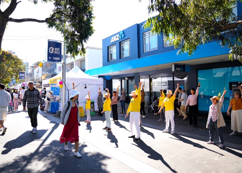 Image for article Melbourne, Australia: Presentazione della Falun Dafa alla celebrazione locale della Festa della Luna