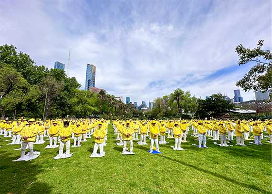 Image for article Australia: I turisti ammirano la perseveranza dei praticanti della Falun Dafa