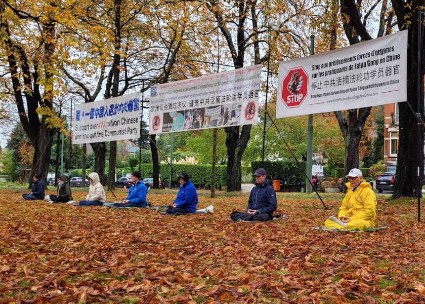 Image for article Bruxelles, Belgio: Protesta pacifica davanti all’ambasciata cinese per attirare l’attenzione sulla persecuzione del regime comunista contro la Falun Dafa