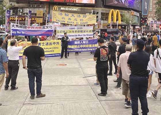 Image for article Kuala Lumpur, Malesia: La manifestazione per la Giornata dei diritti umani chiede la fine della persecuzione in Cina