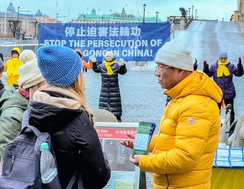Image for article Stoccolma, Svezia: I praticanti della Falun Dafa organizzano eventi per denunciare la brutale persecuzione in Cina