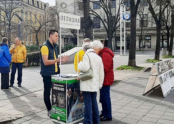 Image for article Bulgaria: Il popolo condanna la persecuzione della Falun Dafa da parte del regime comunista
