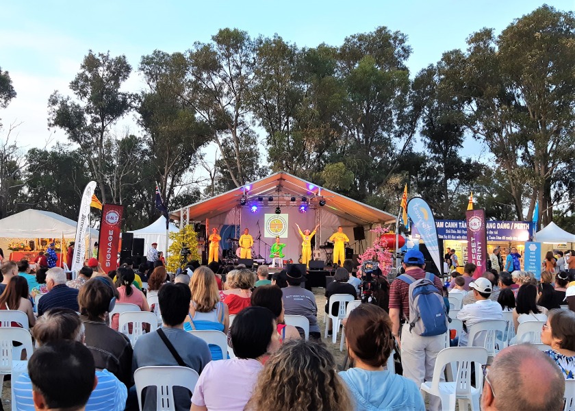 Image for article Perth, Australia: Presentazione della Falun Dafa alla celebrazione del Capodanno cinese