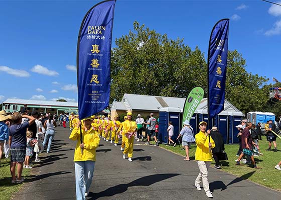 Image for article Auckland, Nuova Zelanda: I valori della Falun Dafa elogiati durante l’esposizione degli agricoltori di Kumeu