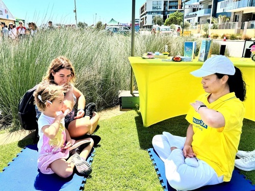 Image for article Perth, Australia: La Falun Dafa accolta all'evento comunitario Coogee Live