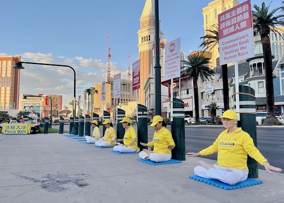 Image for article Las Vegas, Stati Uniti: La gente sostiene il Falun Gong nel 25° anniversario dell'appello pacifico del 25 aprile