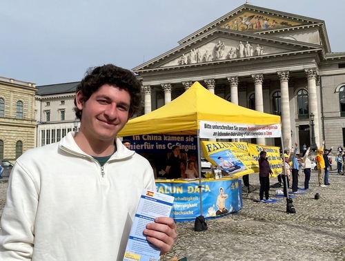 Image for article Germania: Turisti condannano la persecuzione del Falun Gong da parte del PCC in un evento a Monaco di Baviera