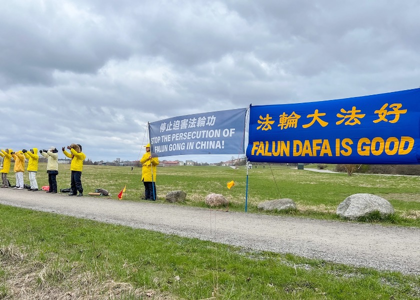 Image for article Svezia: Sostegno pubblico al Falun Gong durante l’anniversario per l'appello del 25 aprile a Pechino