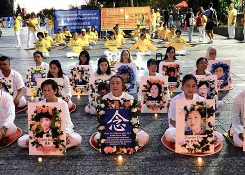 Image for article Australia: La gente ammira la Falun Dafa durante le attività nel Queensland per commemorare l'Appello del 25 aprile