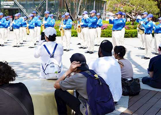 Image for article Corea del Sud: I residenti di Seoul lodano la Tian Guo Marching Band