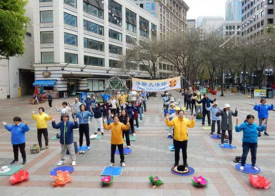 Image for article Seattle, Washington: I praticanti della Falun Dafa commemorano l'Appello pacifico del 25 aprile