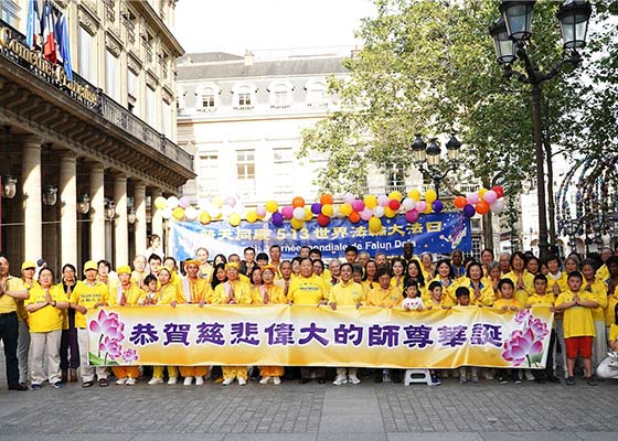 Image for article Francia: I praticanti celebrano la Giornata Mondiale della Falun Dafa con esercizi di gruppo e attività di chiarimento della verità