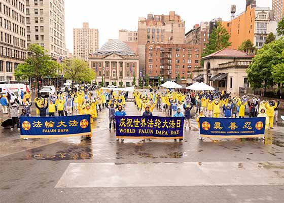 Image for article Manhattan, New York: Celebrazione della Giornata Mondiale della Falun Dafa a Union Square