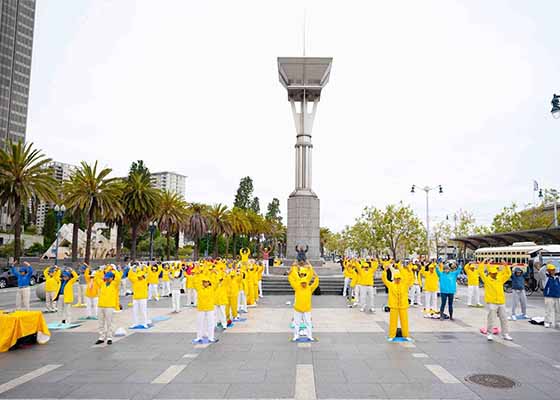 Image for article San Francisco, California: I praticanti mostrano la bellezza della pratica attraverso le celebrazioni della Giornata Mondiale della Falun Dafa